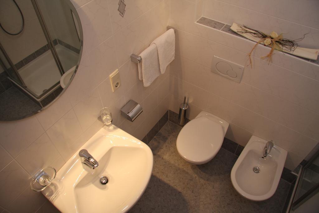 Ferienwohnung Steinerhof Toblach Zimmer foto